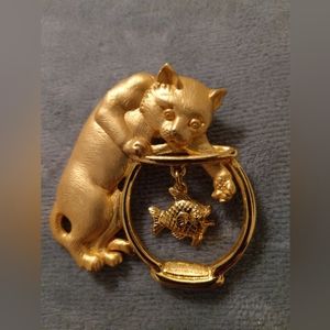 Vintage signed JJ‎ Cat in fish bowl pin Brooch goldtone